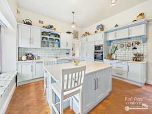 Kitchen/Breakfast Room- click for photo gallery